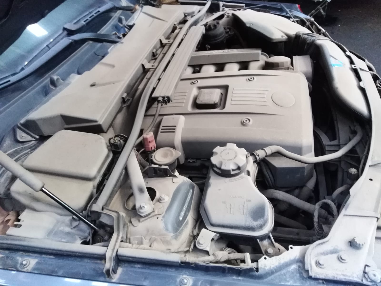 MUñON BMW 325 2006  USADO  EN DESARME